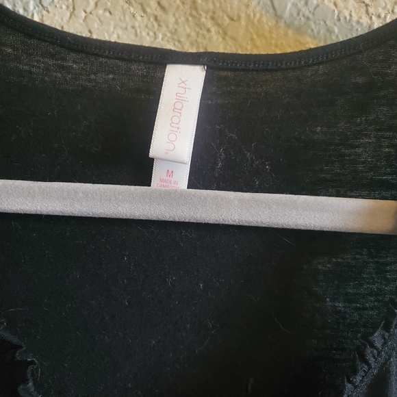 🦋 5 for $15 - Black ruffled top - Picture 3 of 3